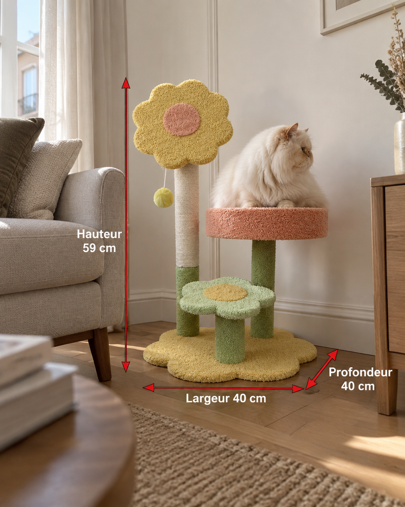 L'arbre à chat à côté du canapé. — arbre a chat fleur