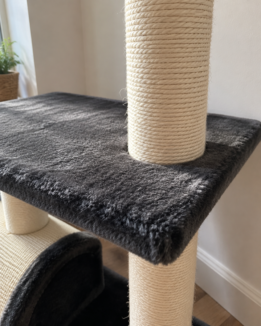 Il est trop large pour le coin. · GRAY — mini arbre a chat